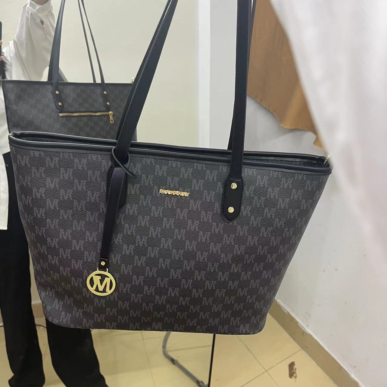 2025 New French Sakura Tote Bag for Women's Commuting, Minority Ins Handbag, Large Capacity Shoulder