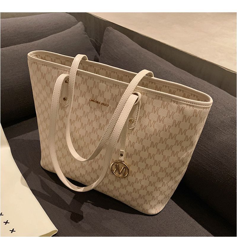 2025 New French Sakura Tote Bag for Women's Commuting, Minority Ins Handbag, Large Capacity Shoulder
