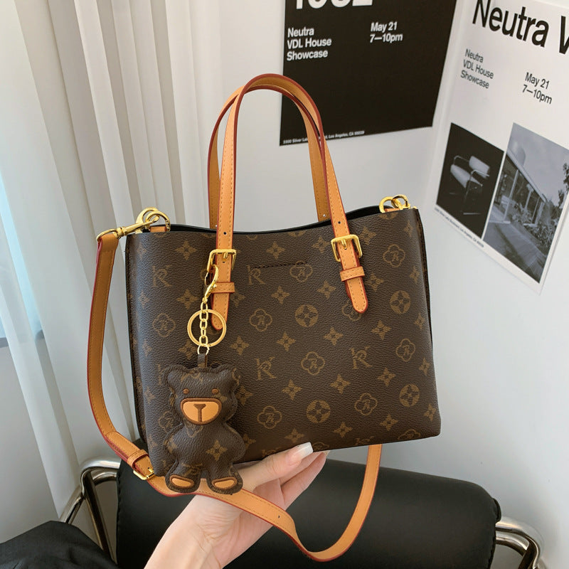 Large capacity Boston bag for women; fashionable handbag with pillow design; new style for 2025.
