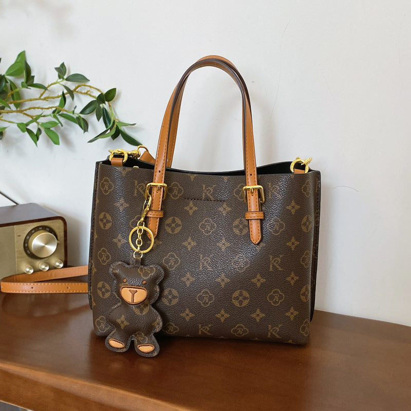 Large capacity Boston bag for women; fashionable handbag with pillow design; new style for 2025.