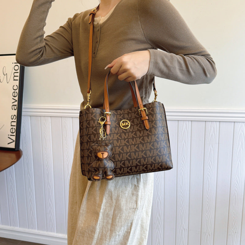 Large capacity Boston bag for women; fashionable handbag with pillow design; new style for 2025.